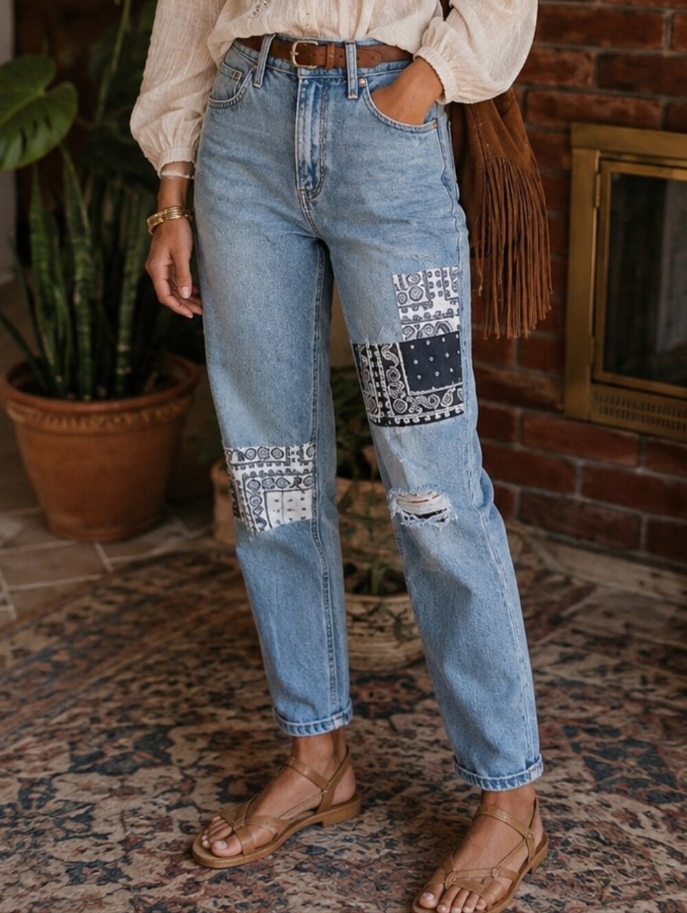 Hollister Ultra High-Rise Mom Jeans 00R W23 Bandana Patchwork Distressed